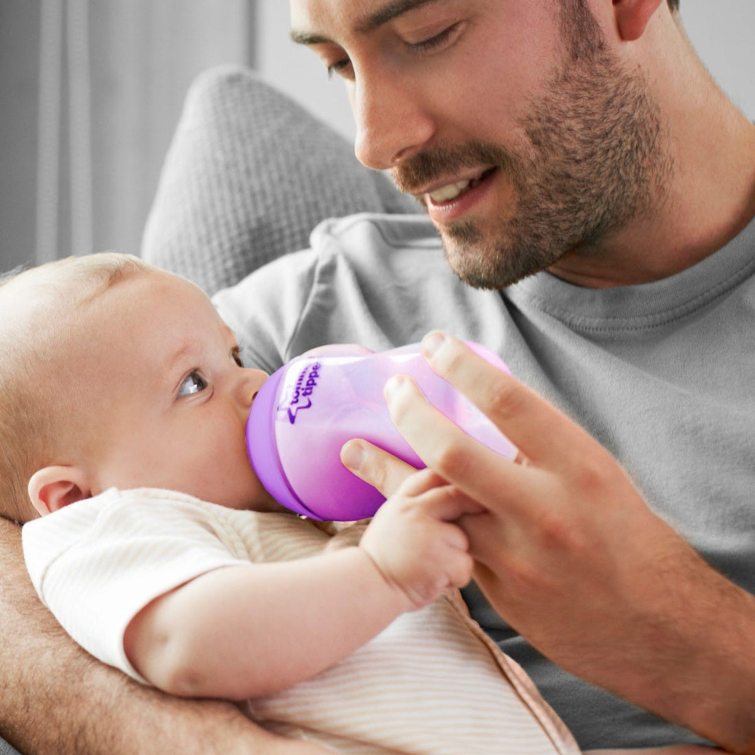 Helping your baby adapt to bottle feeding