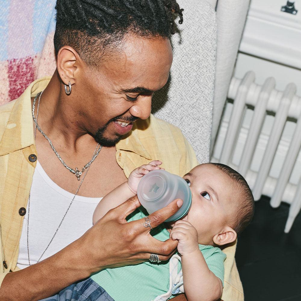Créer des liens avec votre bébé pendant la tétée au biberon