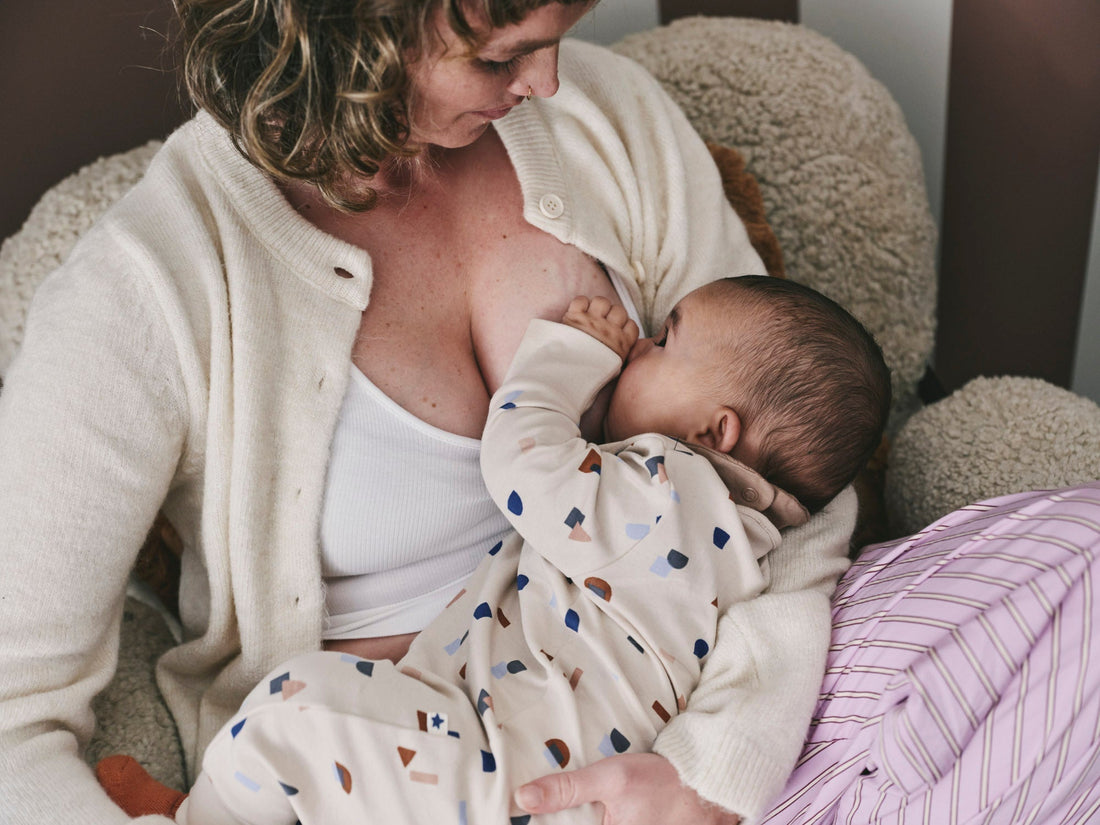 mum breastfeeding