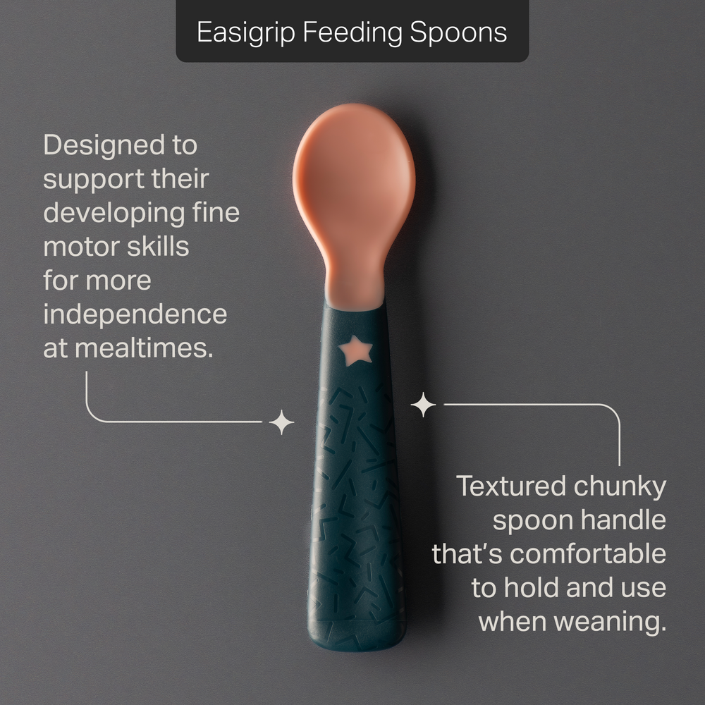 Tommee Tippee easigrip feeding spoon against a grey background with pointers to product features stating “Designed to support their developing fine motor skills for more independent mealtimes.” and “Textured chunky spoon handle that’s comfortable to hold and use when weaning.” 