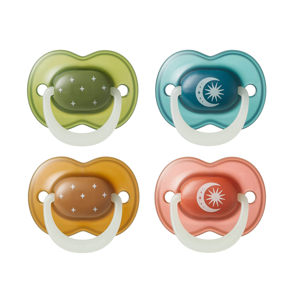 Sucettes NightGlow sur fond blanc.