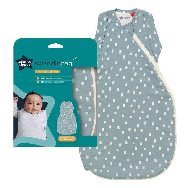 Gigoteuse d'Emmaillotage Navy Spec Grofriends avec emballage sur un fond blanc uni