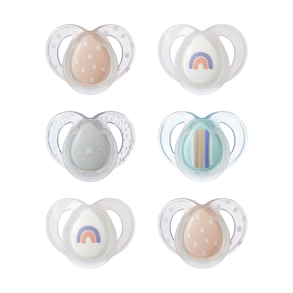 Sucettes sur fond blanc