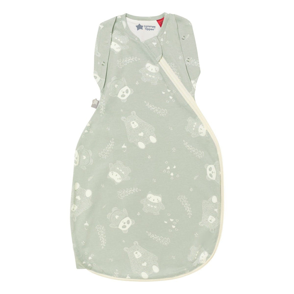 Gigoteuse d'Emmaillotage Woodland Grofriendsavec un fond blanc uni.