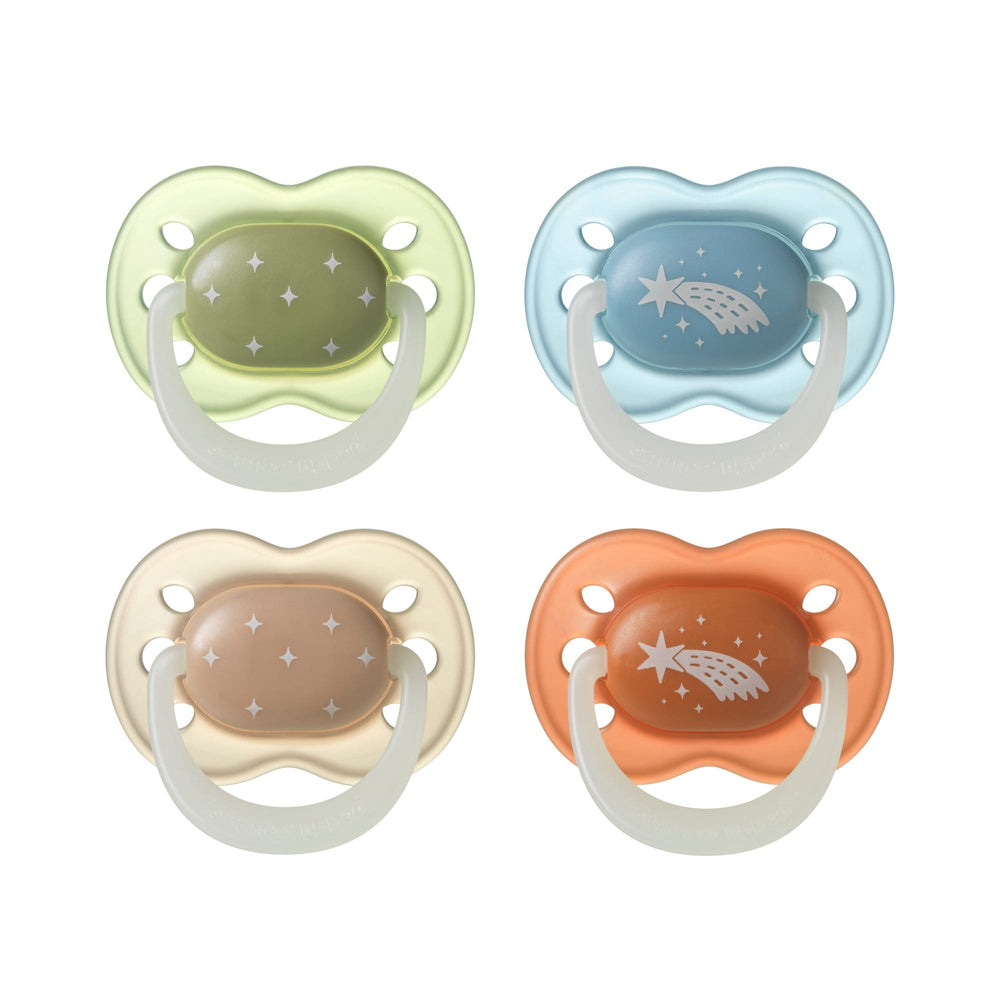 Sucettes NightGlow sur fond blanc.