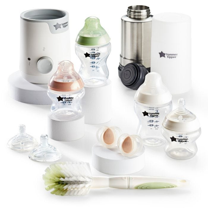 Image sur fond blanc d&apos;un lot avec un chauffe-biberon et petits pots, des biberons et un thermos chauffe-biberon de voyage