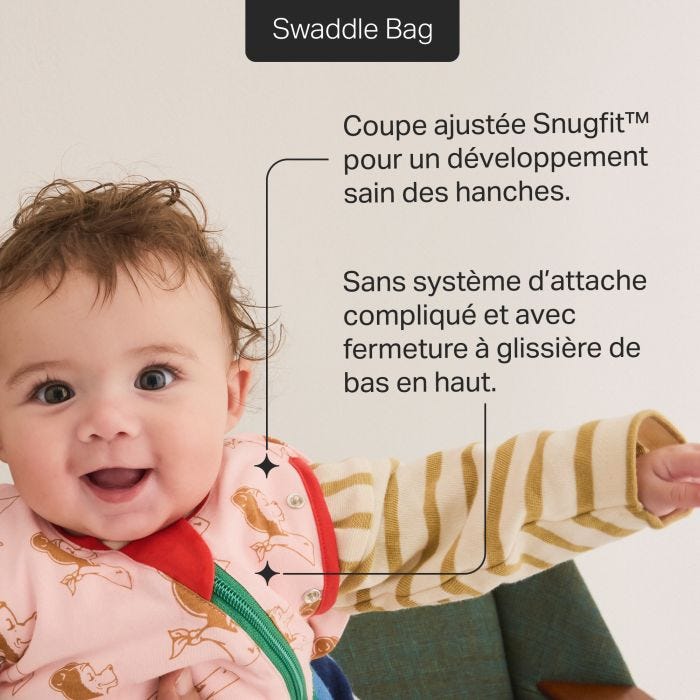 Bébé portant un sac d&apos;emmaillotage