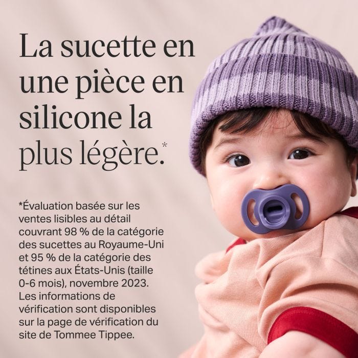 Bébé avec la sucette Stayput ultra-légère à côté du texte de présentation.