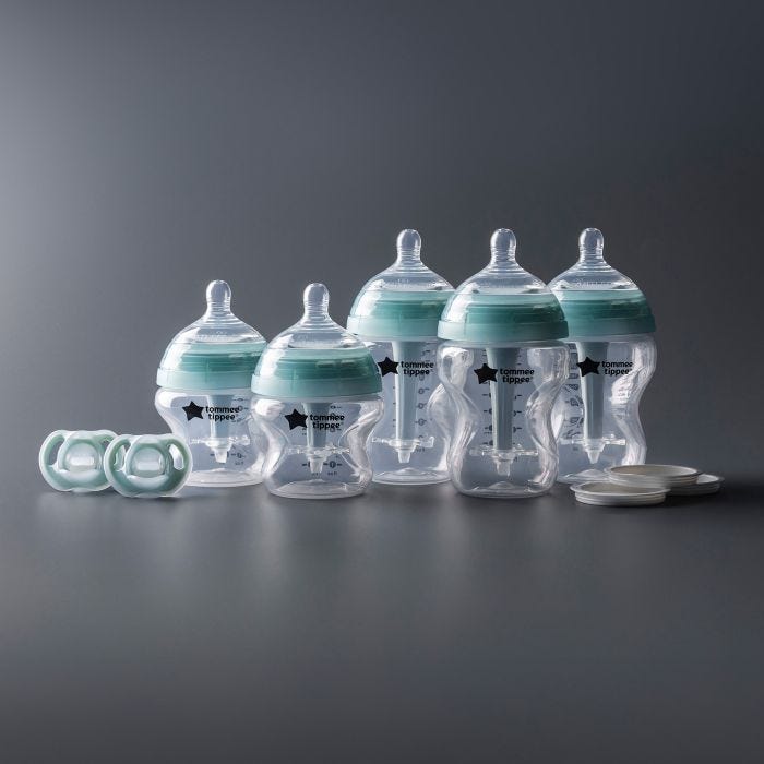 Wide shot of 9oz and 5oz Advanced Anti-colic bottles