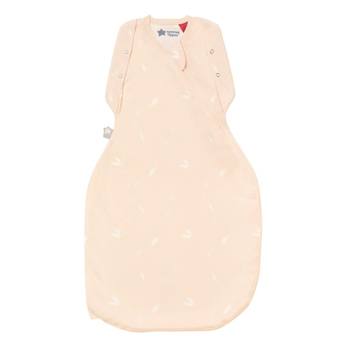 Gigoteuse d&apos;Emmaillotage Pink Petal Grofriends avec un fond blanc uni.