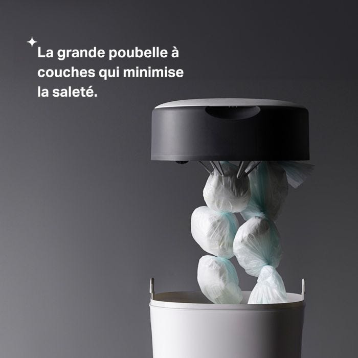 Le couvercle de la poubelle à couches Twist & Click XL est soulevé pour montrer les couches emballées avec l&apos;USP du produit