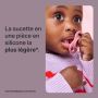 Bébé avec une sucette et texte sur le fait d&apos;être la sucette la plus légère.