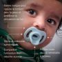 Texte en vedette devant un bébé avec une sucette StayPut ultra-légère.
