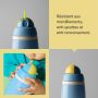 Grille d&apos;un enfant en bas âge buvant dans un gobelet à paille isolant et deux gros plans de gobelets à paille isolants avec texte de présentation du produit