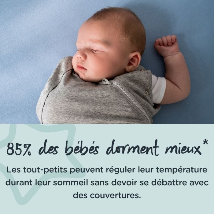 bébé endormi dans un lange d&apos;emmaillotage gris avec un texte sur le fait que 85 %* des bébés dorment mieux dans nos gigoteuses