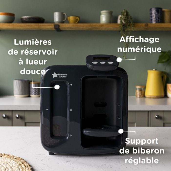 Un préparateur de biberons Prep Perfect noir sur un comptoir de cuisine avec des flèches indiquant ses caractéristiques