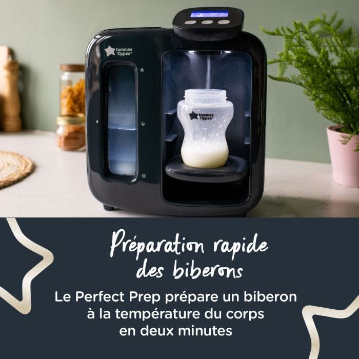 Un préparateur de biberons Prep Perfect noir sur un comptoir de cuisine avec un texte indiquant une préparation rapide