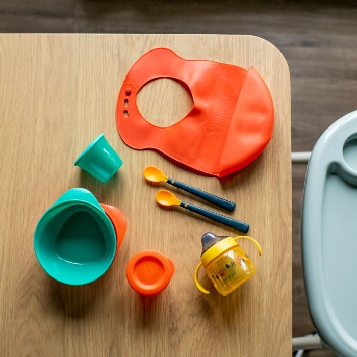 Aerial view of all Weaning Kit components on a dining room table