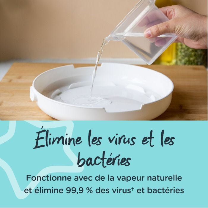 Personne versant de l&apos;eau dans la base du stérilisateur micro-ondes avec un texte expliquant que la vapeur tue les virus