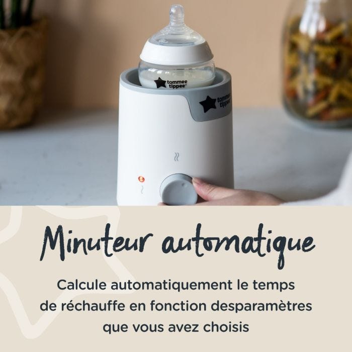 Personne ajustant le réglage de son chauffe-biberon avec un texte sur la minuterie automatique