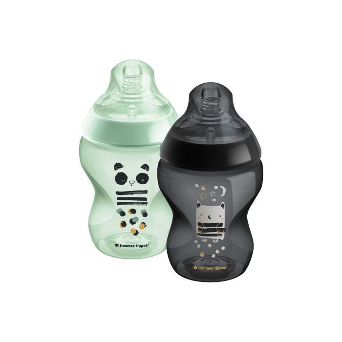 1x green Pip and 1x black Ollie Closer to Nature baby bottle on a white background.