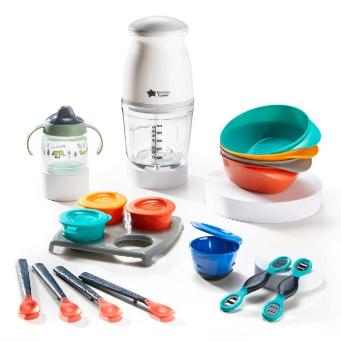 Products included in the complete weaning bundle. Including baby food blender, spoons, bowls and freezer pots.