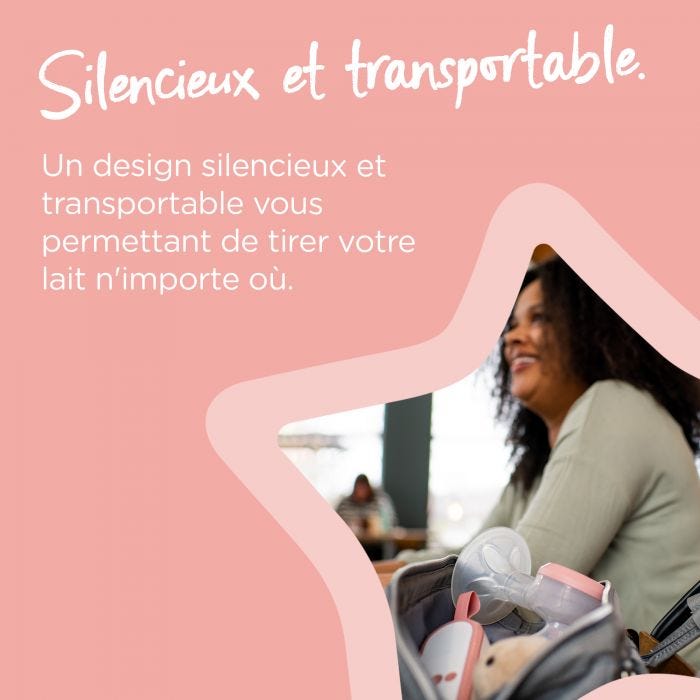 Femme dans un café avec un tire-lait électrique dans son sac à langer avec un texte disant qu&apos;il est silencieux et portatif