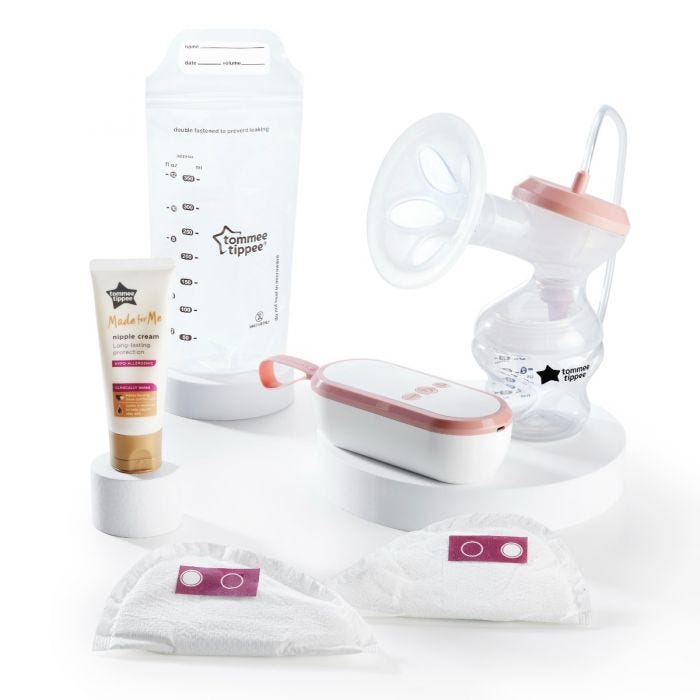 Produits inclus dans l&apos;ensemble de produits d&apos;allaitement sur fond blanc