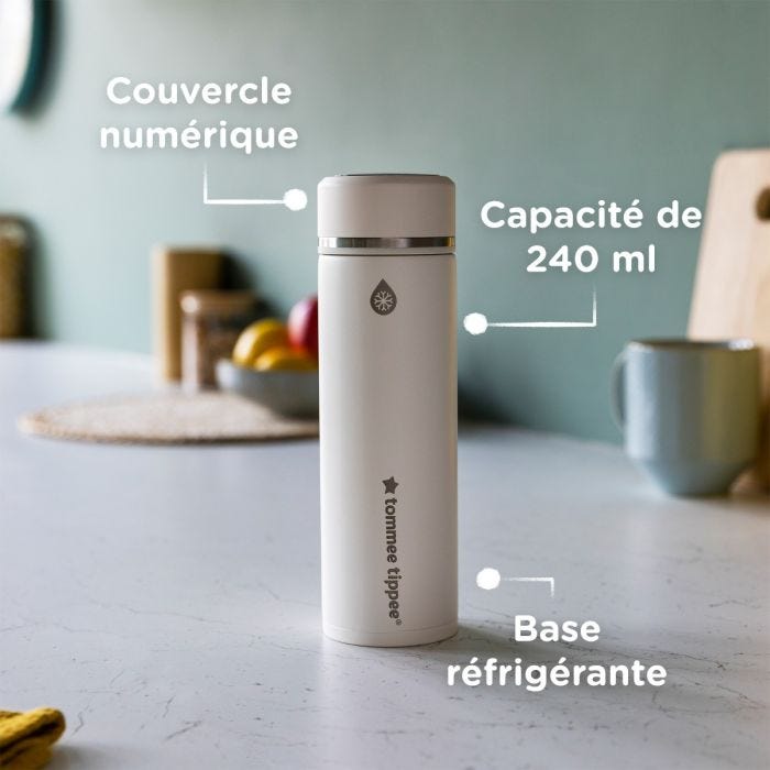 Thermos refroidisseur sur comptoir avec indications sur son couvercle numérique, sa capacité (240 ml) et sa base réfrigérante