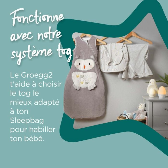Sleepwear accroché au mur, entouré d&apos;une étoile et d&apos;un texte indiquant qu&apos;il fonctionne avec notre système tog.