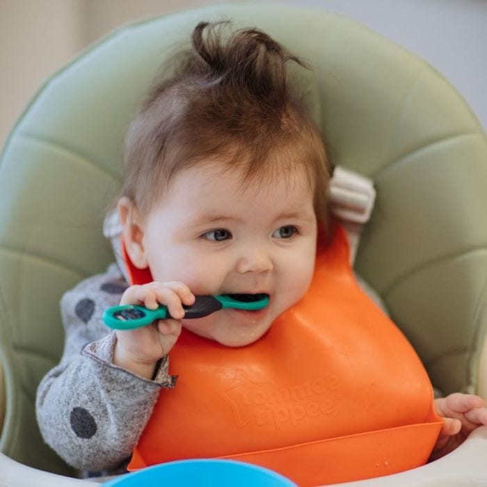 Baby using a Smushee spoon to eat her breakfastBaby using a Smushee spoon to eat her breakfast