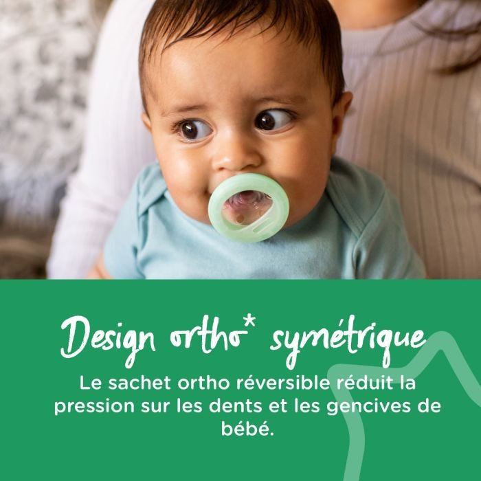 Deux sucettes phosphorescentes à la forme du sein avec un texte expliquant qu&apos;elles brillent jusqu&apos;à 8 heures.