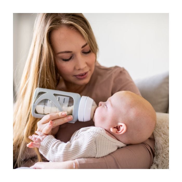 mum feeding baby using breast milk pouch