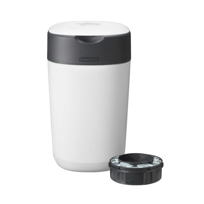 Poubelle Twist & Click avec cassette de recharge sur fond blanc