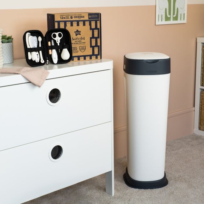 Poubelle à couches Twist & Click XL, 18 recharges écologiques et un kit de soins dans une crèche