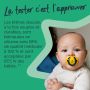 Sucette sur fond vert entourée d&apos;une étoile vert clair indiquant qu&apos;elle a une conception orthodontique symétrique.
