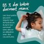 Enfant dans une gigoteuse verte allongé sur le dos avec un texte expliquant que 85 % des bébés dorment mieux dans ces gigoteuses.