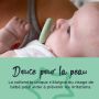 Bébé avec une sucette verte dans la bouche et un texte décrivant la douceur de ces sucettes pour la peau délicate de bébé.