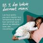 Enfant en steppe blanche allongée sur le côté avec du texte.