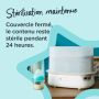 Stérilisateur à vapeur blanc sur le plan de travail à côté d&apos;un biberon avec le texte sur la préservation stérile du contenu