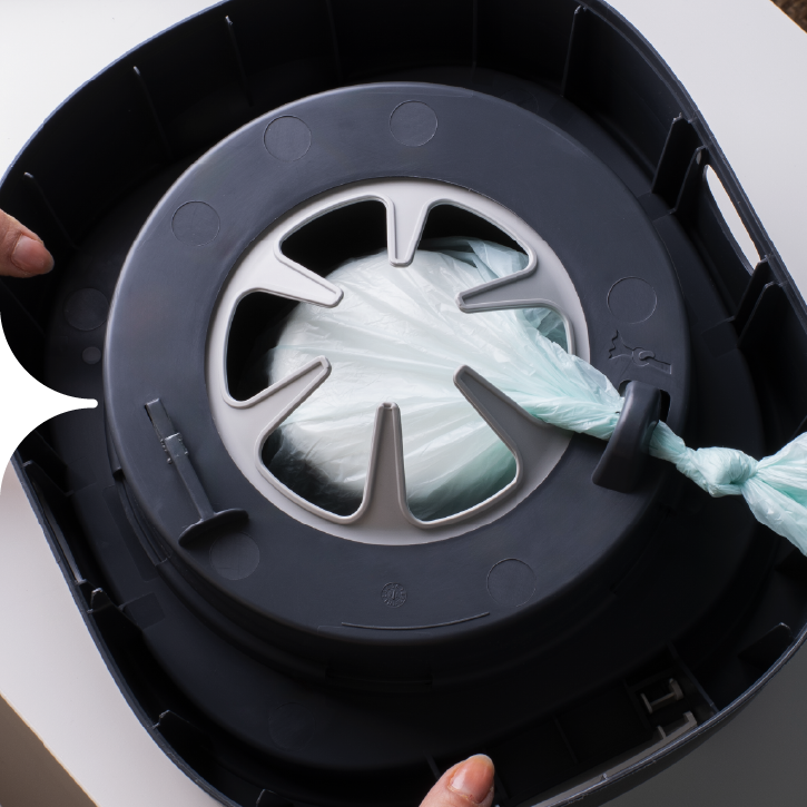 Une cassette Twist & Click retournée avec le film noué bien fixé.