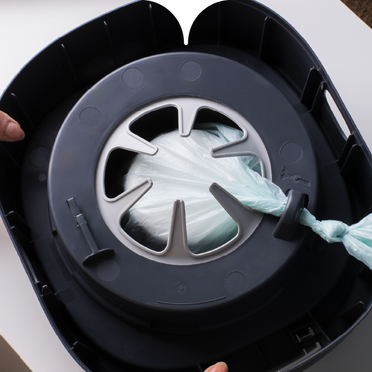 Une cassette Twist & Click retournée avec le film noué bien fixé.